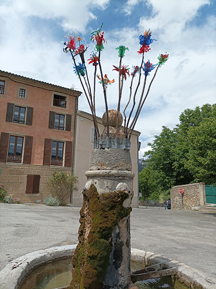 Pascale Dieleman - Exposition Verdon 2024 - Installation Sculpture Couronnement